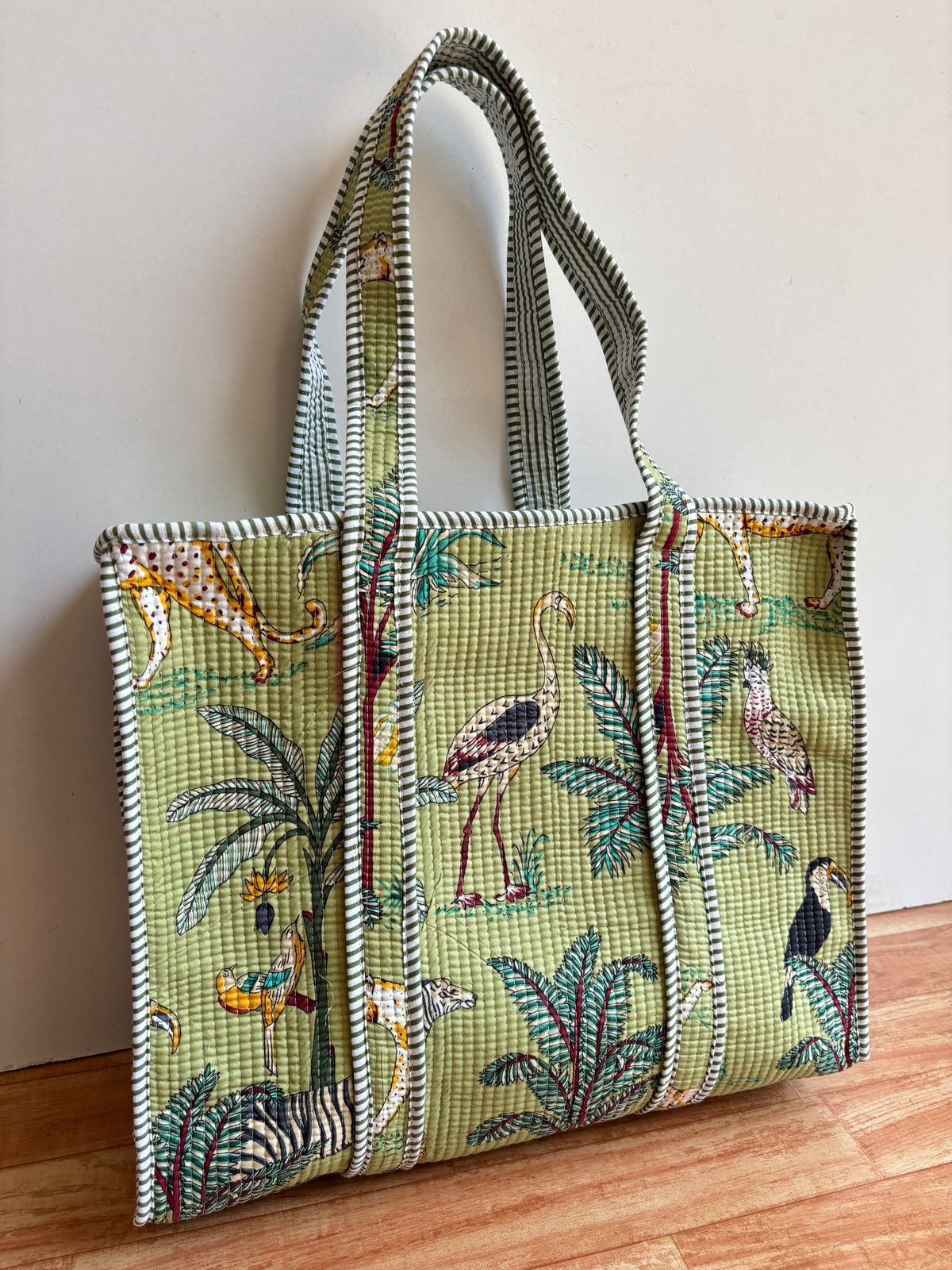 Green jungle print Tote bag