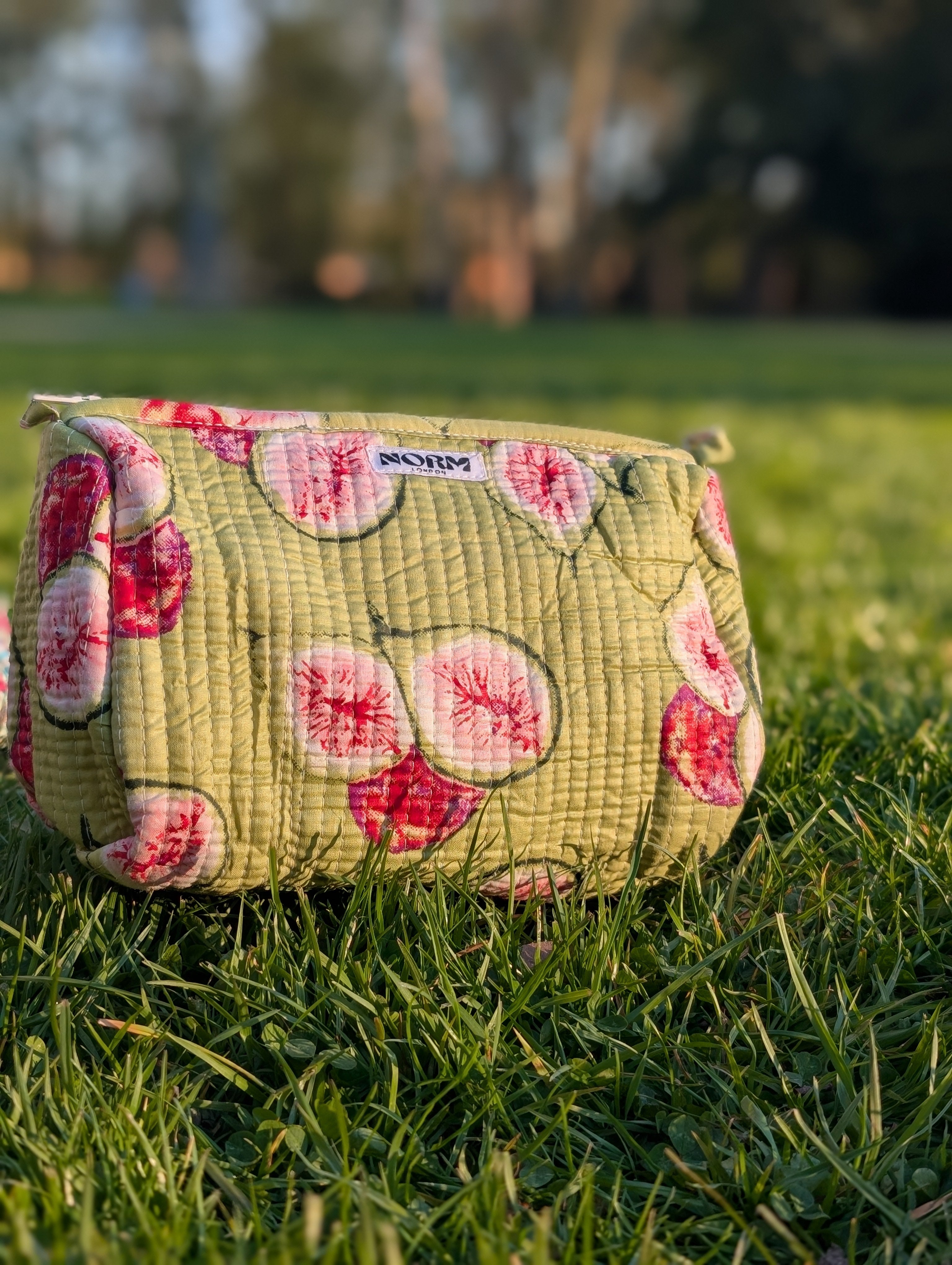 WATERPROOF MAKEUP BAG FIG