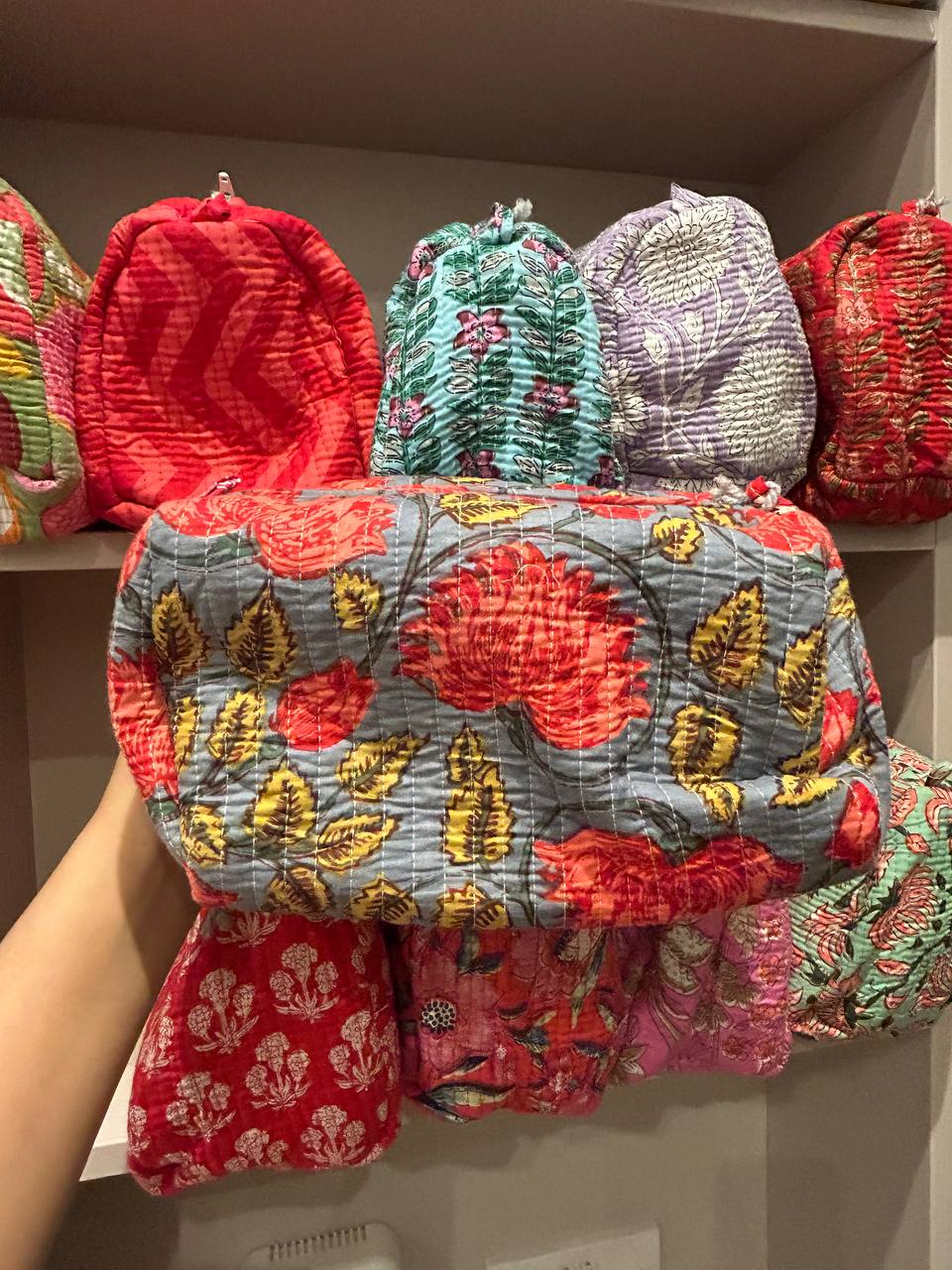 WATERPROOF MAKEUP BAG ASH RED