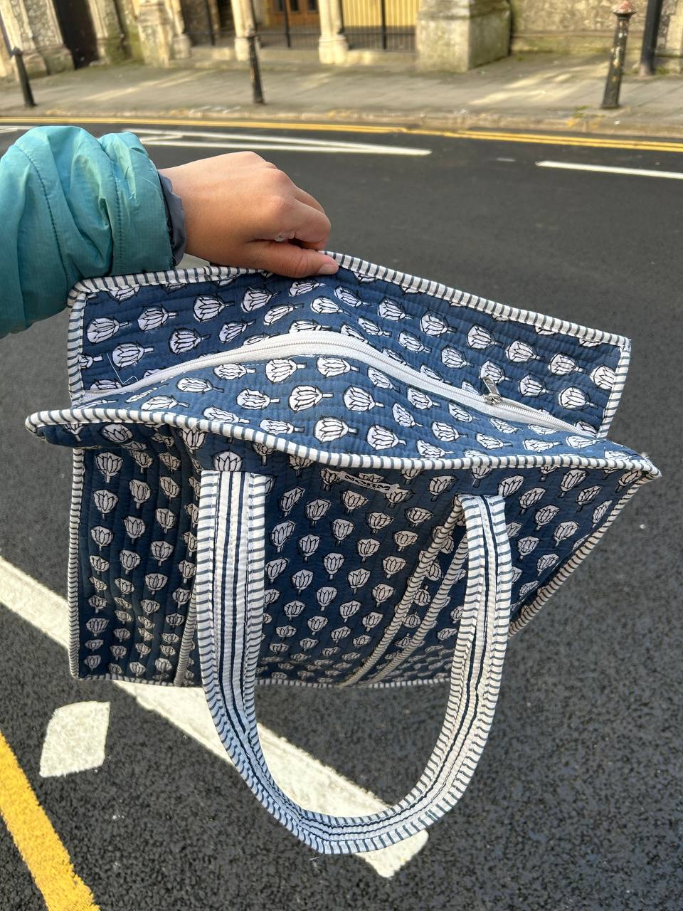 Blue with White bud /weekend bag /Beach bag with zipper