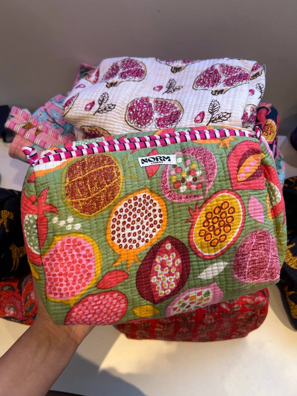 WATERPROOF MAKEUP BAG GREEN PASSION FRUIT