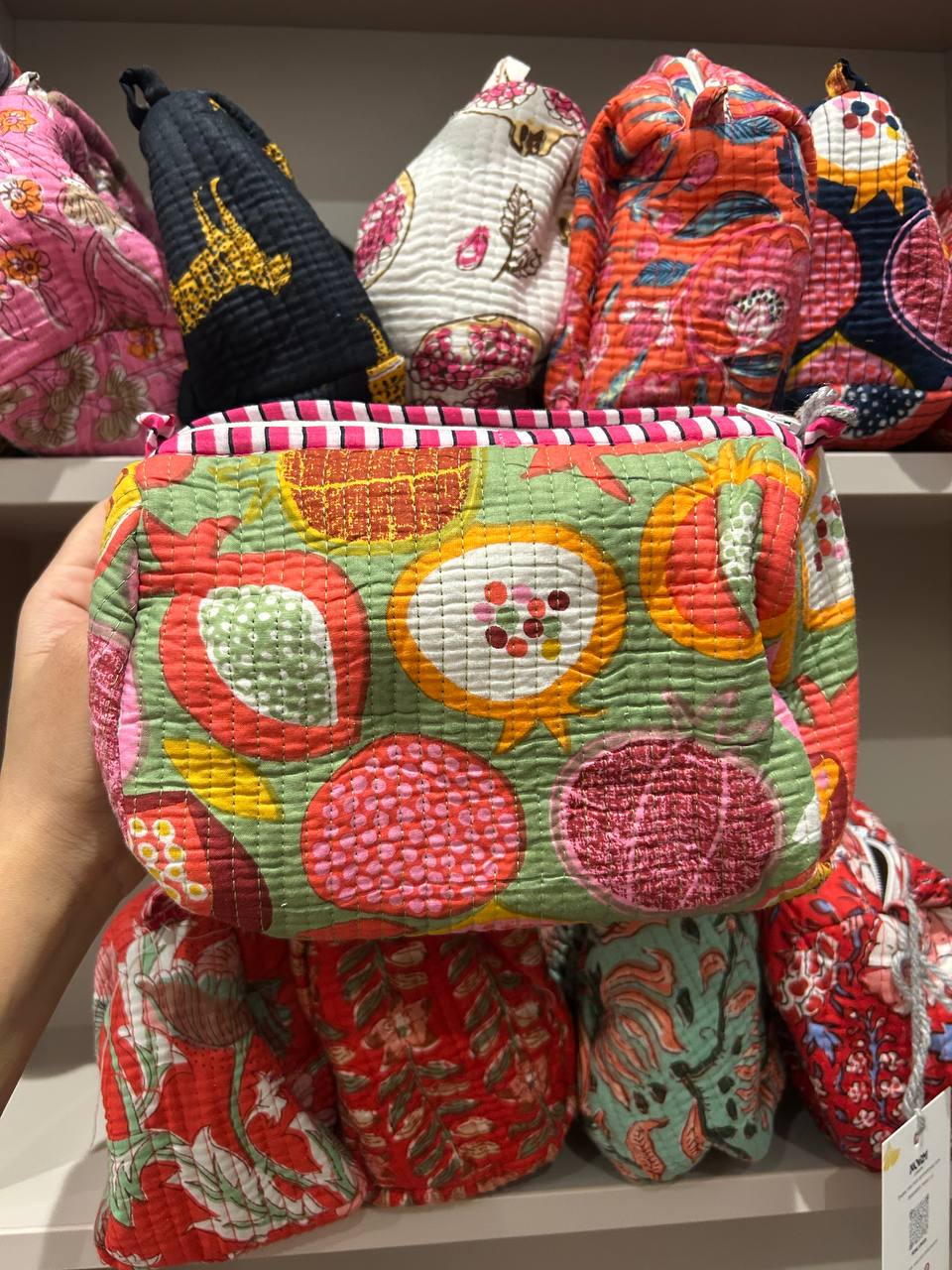 WATERPROOF MAKEUP BAG GREEN PASSION FRUIT