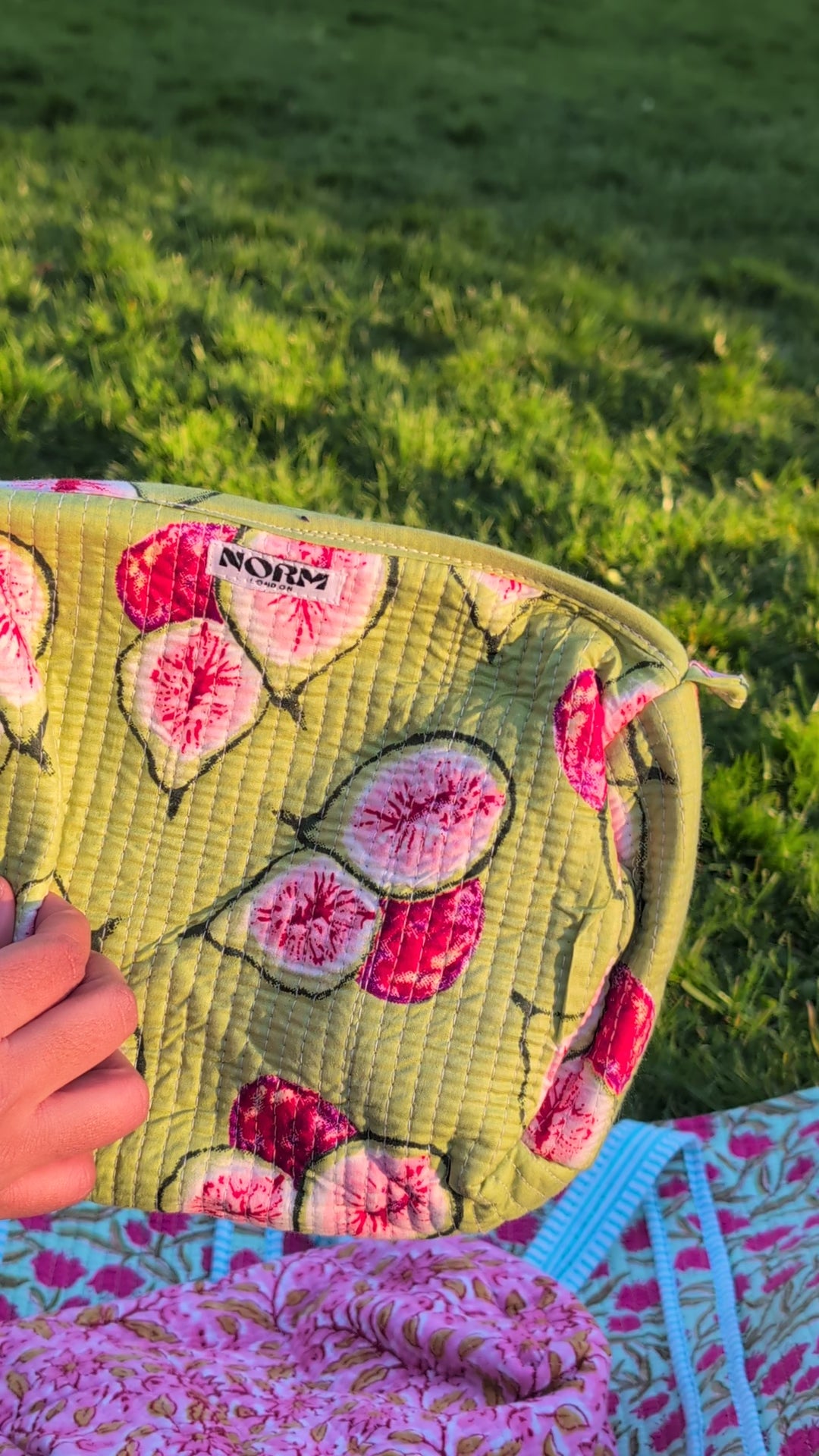 WATERPROOF MAKEUP BAG FIG