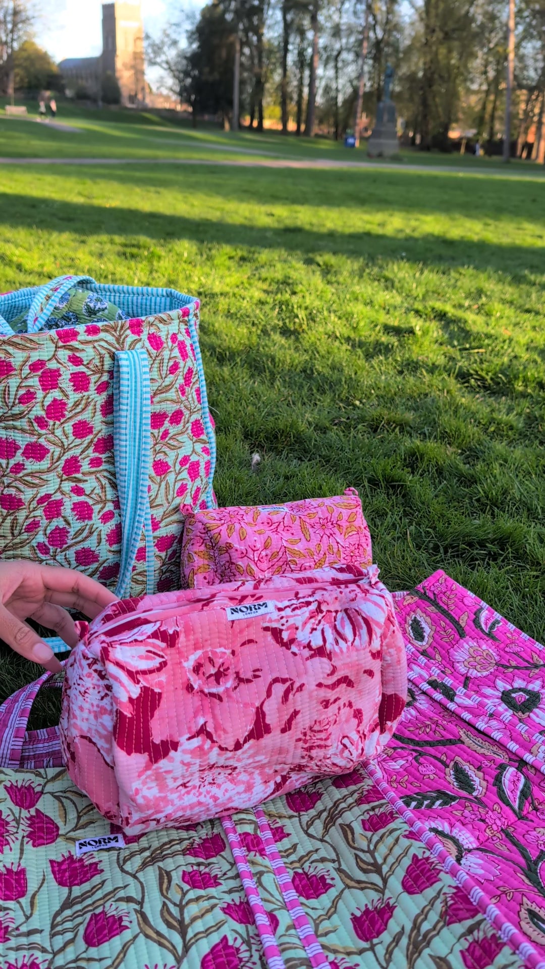WATERPROOF MAKEUP BAG