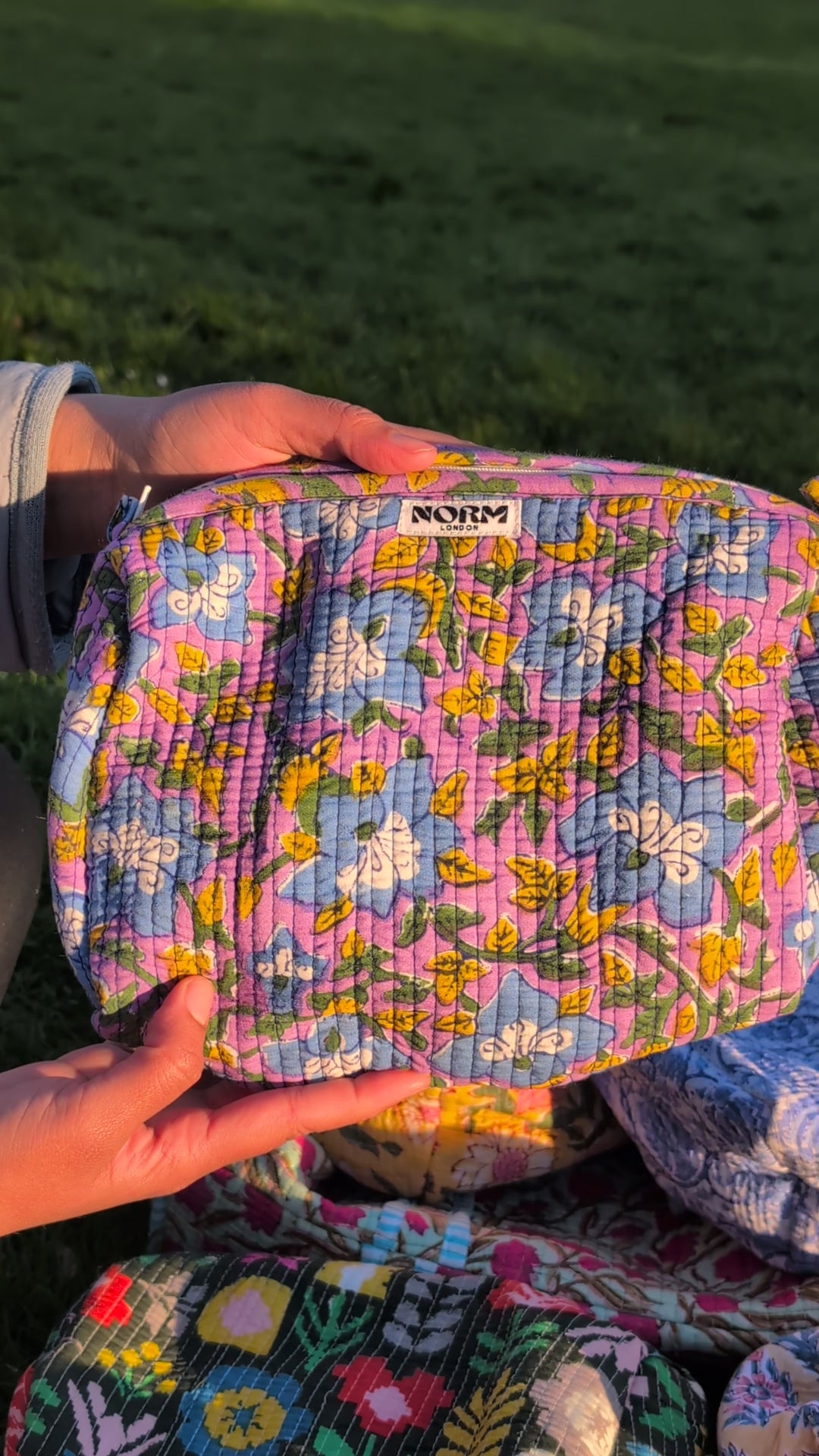 WATERPROOF MAKEUP BAG PURPLE FLOWER