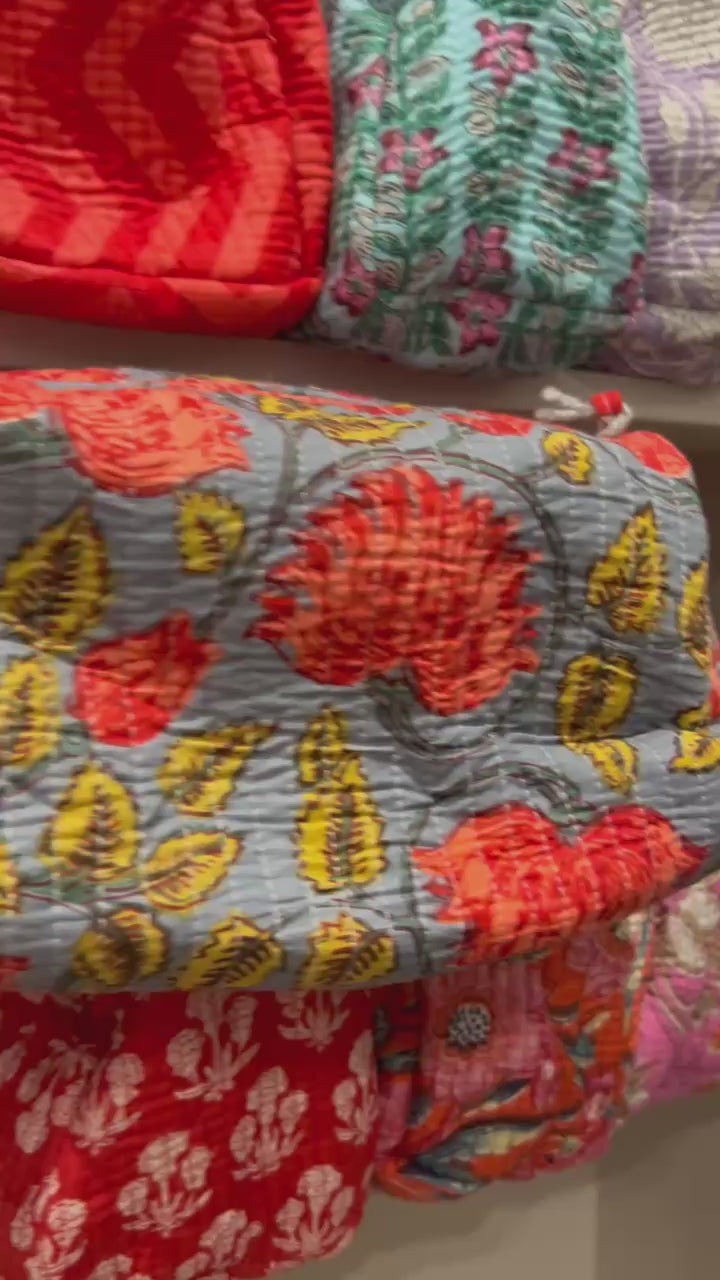 WATERPROOF MAKEUP BAG ASH RED