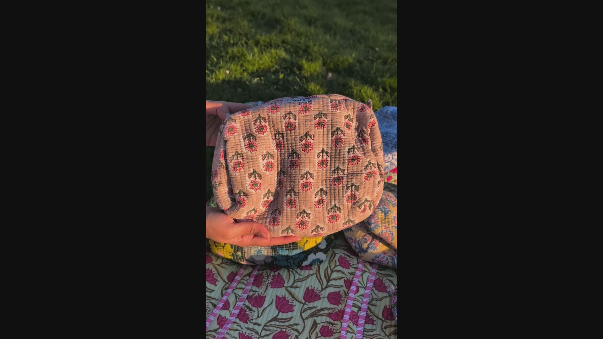 WATERPROOF MAKEUP BAG GREEN PINK SUNFLOWER